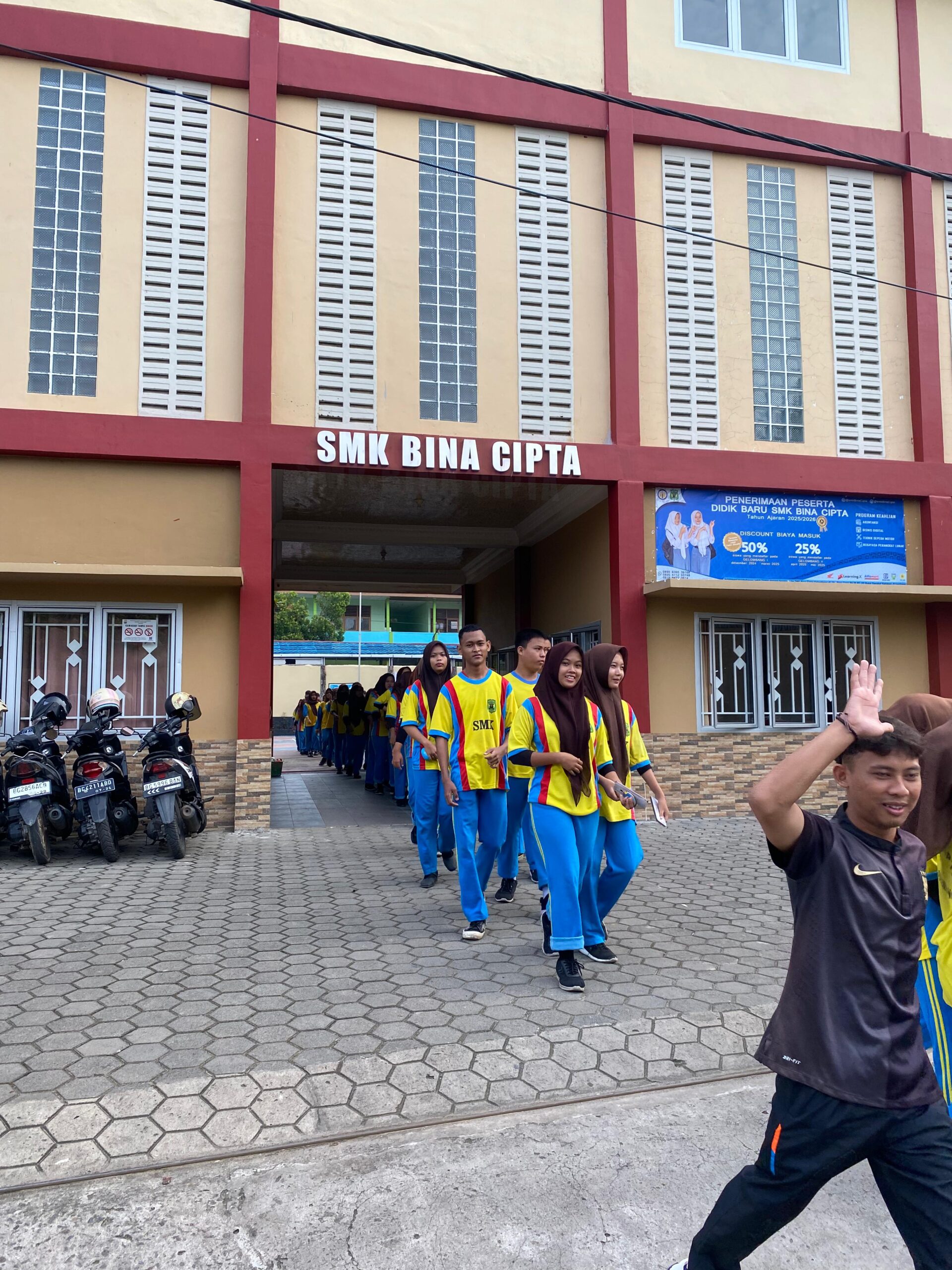 Jalan Santai Bersama Bapak dan Ibu Guru Hebat